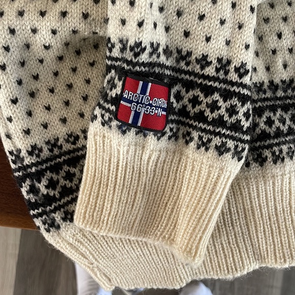 Norwegian wool sweater from Norway size small - Picture 4 of 9
